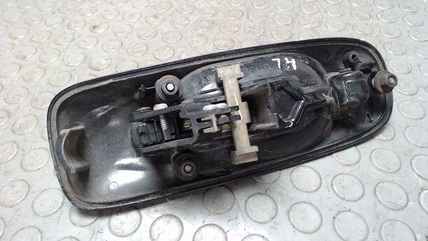 Foto: TÜRGRIFF AUSSEN HINTEN LINKS eines Chrysler Grand Voyager 2.5 CRD
