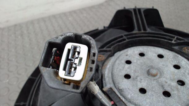 Foto: ELEKTROLÜFTER eines Chrysler Grand Voyager 2.5 CRD