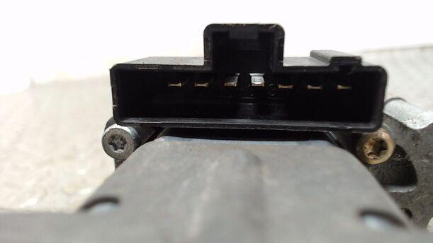 Foto: SCHIEBETÜRMOTOR HINTEN LINKS eines Chrysler Grand Voyager 2.5 CRD