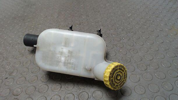 Foto: HAUPTBREMSZYLINDER eines Chrysler Grand Voyager 2.5 CRD