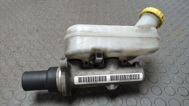 Foto: HAUPTBREMSZYLINDER eines Chrysler Grand Voyager 2.5 CRD
