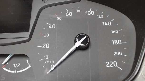 Foto: TACHOEINHEIT / KOMBIINSTRUMENT ( 6 GANG AUTOMATIK ) eines Ford Fiesta 1.0 EcoBoost S&S Aut.