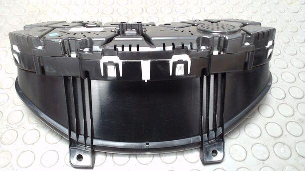 Foto: TACHOEINHEIT / KOMBIINSTRUMENT ( 6 GANG AUTOMATIK ) eines Ford Fiesta 1.0 EcoBoost S&S Aut.
