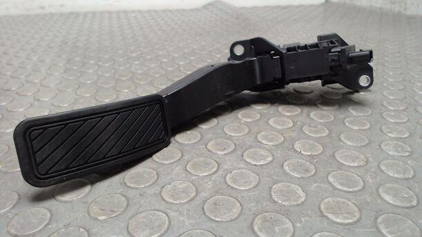 Foto: GASPEDAL ( AUTOMATIK / BENZIN ) eines Ford Fiesta 1.0 EcoBoost S&S Aut.