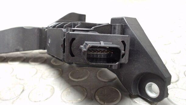 Foto: GASPEDAL ( AUTOMATIK / BENZIN ) eines Ford Fiesta 1.0 EcoBoost S&S Aut.