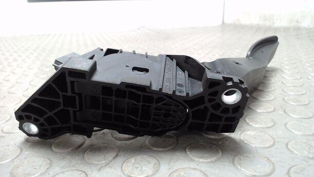 Foto: GASPEDAL ( AUTOMATIK / BENZIN ) eines Ford Fiesta 1.0 EcoBoost S&S Aut.