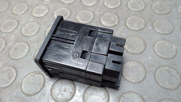 Foto: USB STECKER / SCHNITTSTELLEN STEUERGERÄT eines Ford Fiesta 1.0 EcoBoost S&S Aut.