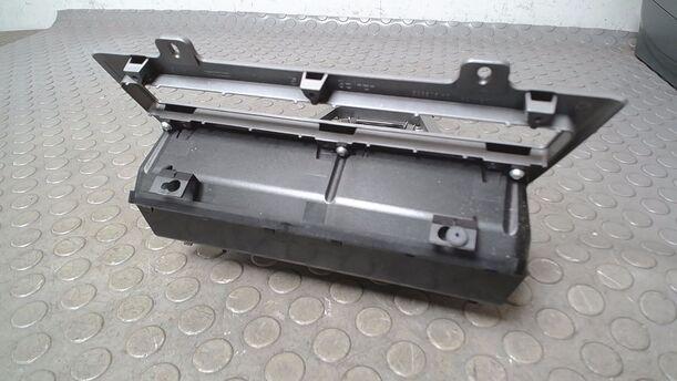 Foto: VERKLEIDUNG MITTELKONSOLE/ ASCHENBECHER eines BMW X3 3.0d