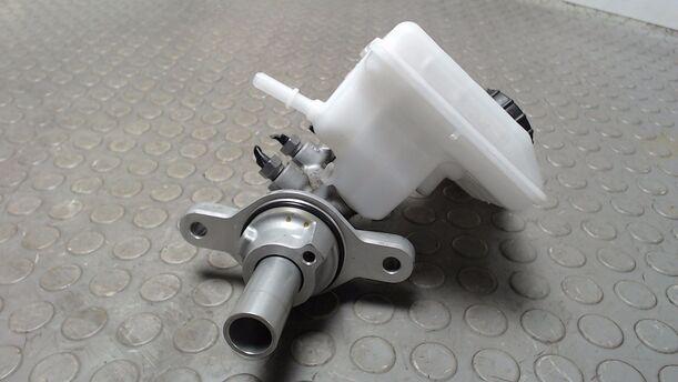 Foto: HAUPTBREMSZYLINDER eines Ford Fiesta 1.0 EcoBoost S&S Aut.