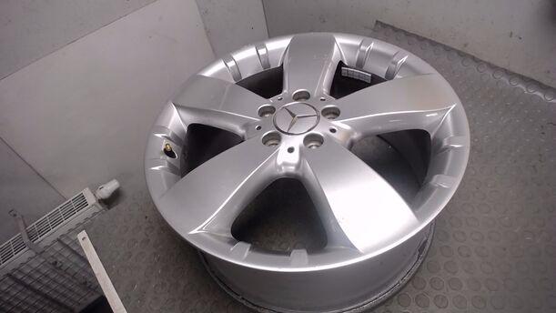 Foto: ALUFELGE 8X18 ET60 eines Mercedes-Benz ML 280 CDI 4Matic 7G-TRONIC DPF