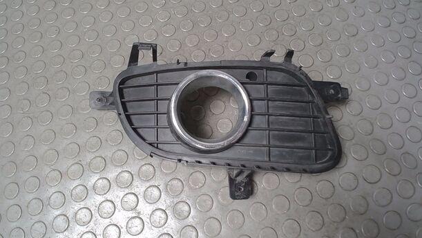 Foto: LUFTGITTER/ BLENDE NEBELSCHEINWERFER RECHTS eines Mercedes-Benz A 150