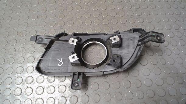 Foto: LUFTGITTER/ BLENDE NEBELSCHEINWERFER RECHTS eines Mercedes-Benz A 150