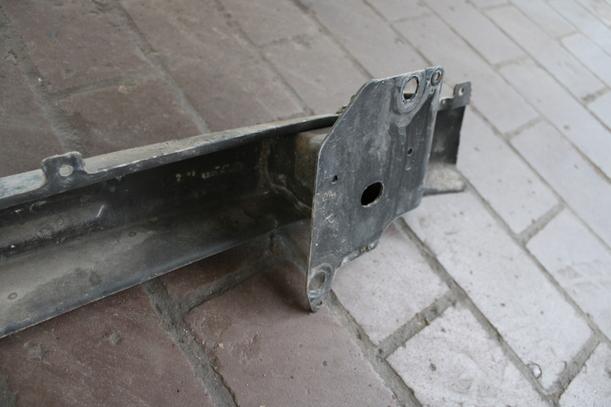 Foto: VERSTÄRKUNG VORN eines Seat Arosa 1.0