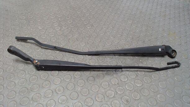 Foto: SCHEIBENWISCHERARME VORN eines Seat Arosa 1.0