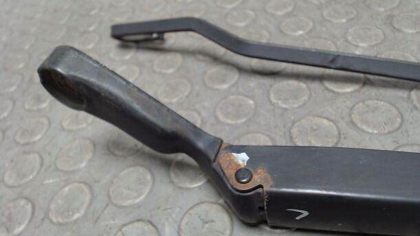 Foto: SCHEIBENWISCHERARME VORN eines Seat Arosa 1.0