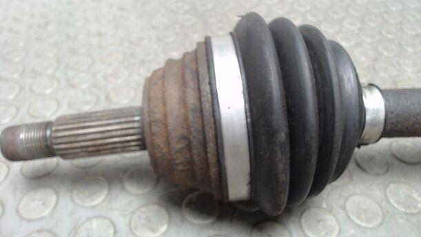 Foto: ANTRIEBSWELLE VORN LINKS eines Seat Arosa 1.0