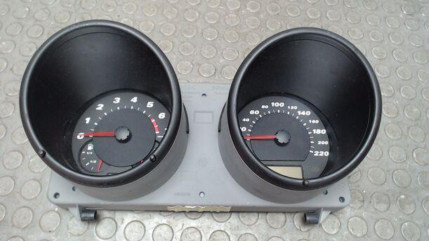 Foto: TACHOEINHEIT / KOMBIINSTRUMENT eines Seat Arosa 1.0