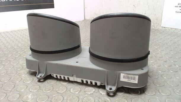 Foto: TACHOEINHEIT / KOMBIINSTRUMENT eines Seat Arosa 1.0