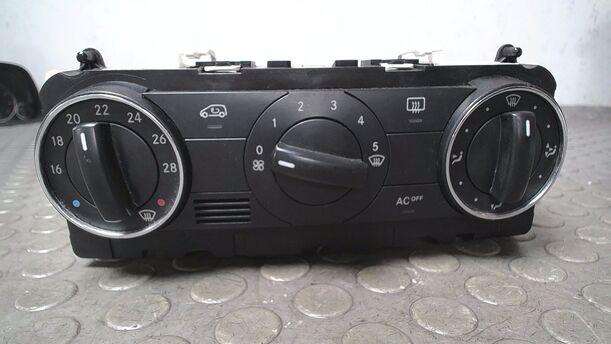 Foto: HEIZUNGSBETÄTIGUNG eines Mercedes-Benz A 150