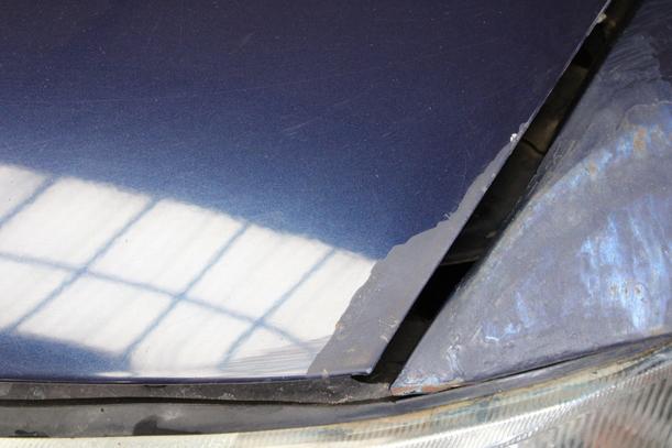 Foto: MOTORHAUBE ( FACELIFT ) eines Opel Vectra 1.6
