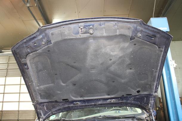 Foto: MOTORHAUBE ( FACELIFT ) eines Opel Vectra 1.6