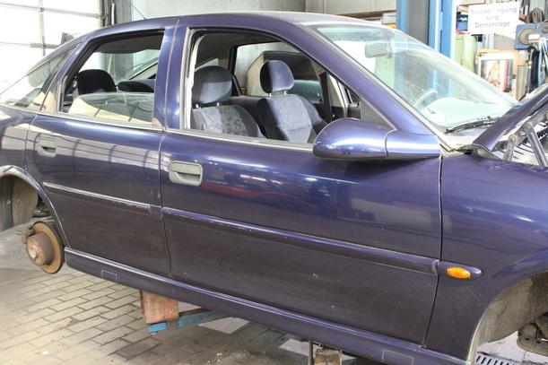 Foto: TÜR VORN RECHTS eines Opel Vectra 1.6