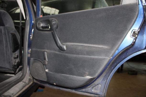 Foto: TÜR HINTEN RECHTS  ( LIMOUSINE ) eines Opel Vectra 1.6