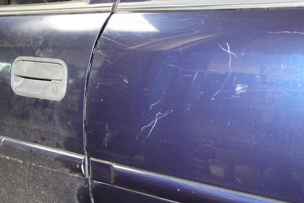 Foto: TÜR HINTEN LINKS ( LIMOUSINE ) eines Opel Vectra 1.6