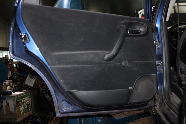Foto: TÜR HINTEN LINKS ( LIMOUSINE ) eines Opel Vectra 1.6