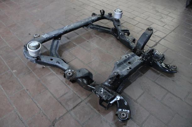 Foto: VORDERACHSE / ACHSE VORN eines Opel Vectra 1.6