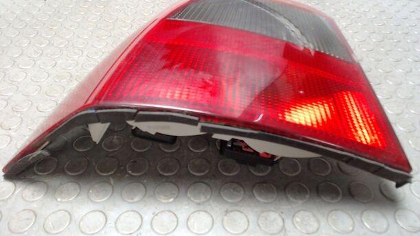 Foto: HECKLEUCHTE / RÜCKLEUCHTE LINKS eines Opel Vectra 1.6