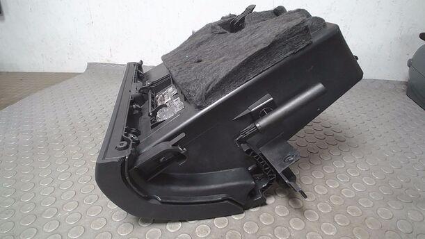 Foto: HANDSCHUHFACH eines Mercedes-Benz A 150