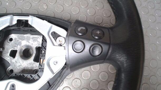 Foto: LEDERLENKRAD ( OHNE AIRBAG ) eines Mercedes-Benz A 150