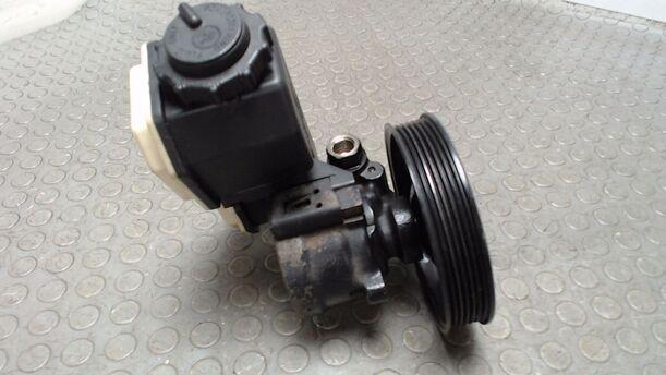 Foto: PUMPE SERVOLENKUNG eines Opel Vectra 1.6