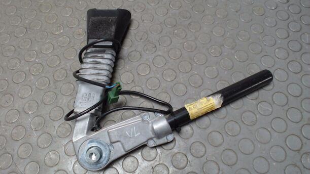 Foto: GURTSTRAFFER VORN LINKS eines Opel Vectra 1.6