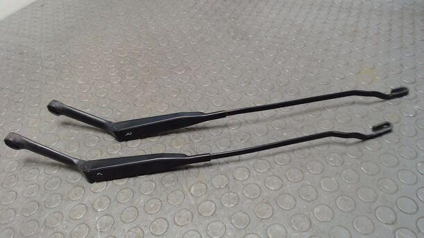 Foto: SCHEIBENWISCHERARME VORNE eines Opel Vectra 1.6