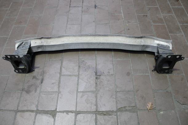 Foto: VERSTÄRKUNG VORN eines Audi A3 2.0 TDI DPF