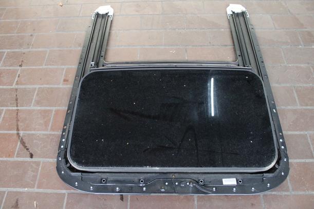 Foto: GLASSCHIEBEDACH / SONNENFENSTER eines Audi A3 2.0 TDI DPF