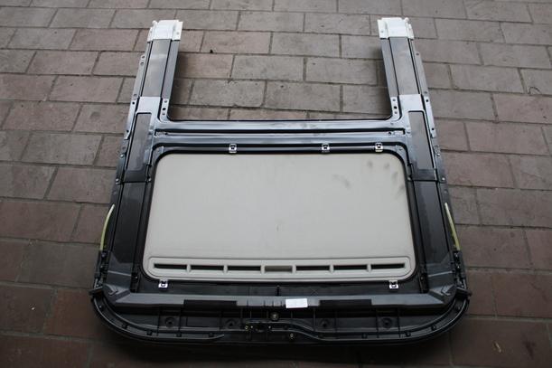 Foto: GLASSCHIEBEDACH / SONNENFENSTER eines Audi A3 2.0 TDI DPF
