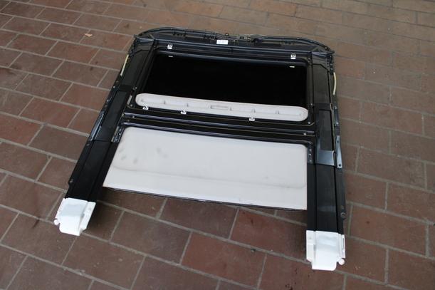 Foto: GLASSCHIEBEDACH / SONNENFENSTER eines Audi A3 2.0 TDI DPF