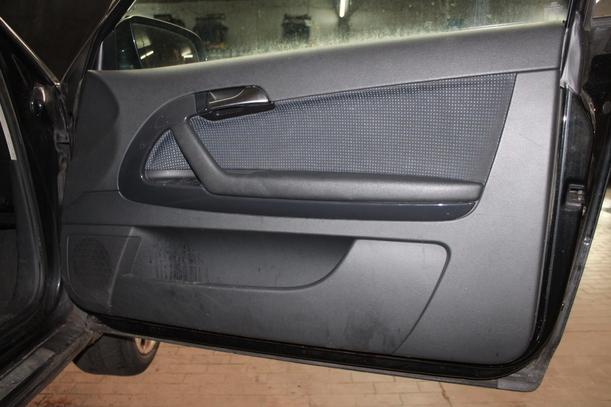Foto: TÜR VORN RECHTS ( 2/3 TÜRER ) eines Audi A3 2.0 TDI DPF