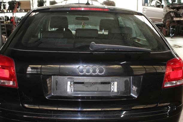 Foto: HECKKALPPE / HECKDECKEL ( 2/3 TÜRER ) eines Audi A3 2.0 TDI DPF