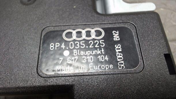 Foto: ANTENNENVERSTÄRKER eines Audi A3 2.0 TDI DPF