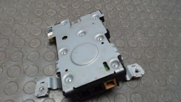 Foto: ANTENNENVERSTÄRKER eines Audi A3 2.0 TDI DPF