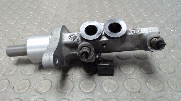 Foto: HAUPTBREMSZYLINDER eines Audi A3 2.0 TDI DPF