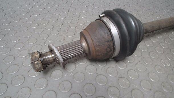 Foto: ANTRIEBSWELLE LINKS eines Ford Fiesta 1.3