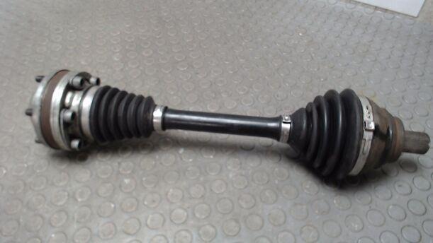 Foto: ANTRIEBSWELLE VORN LINKS eines Audi A3 2.0 TDI DPF