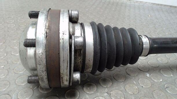 Foto: ANTRIEBSWELLE VORN LINKS eines Audi A3 2.0 TDI DPF
