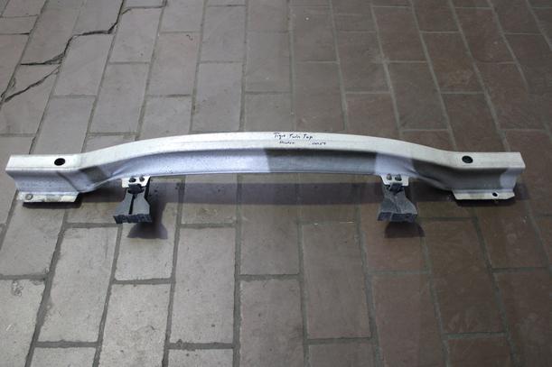 Foto: VERSTÄRKUNG HINTEN eines Opel Tigra Twin Top 1.4