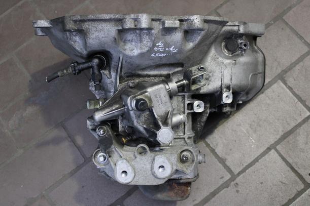 Foto: SCHALTGETRIEBE 5 GANG ( F13 ) eines Opel Tigra Twin Top 1.4